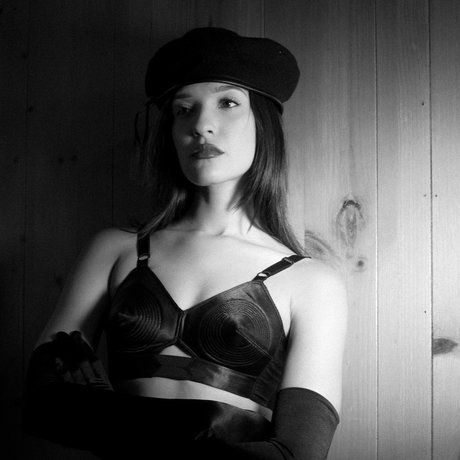 _Sad Samo エロティック女優 写真