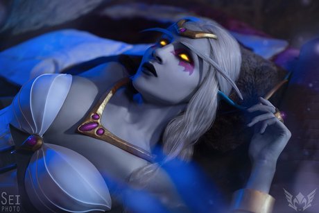 _Lana Ronina スターセックス 写真