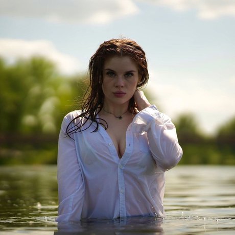 Anouk ポルノスター ヌード 画像