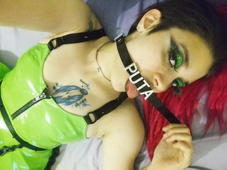 Niniah Wolfy HDポルノスター 写真