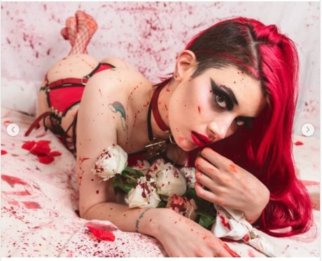 Niniah Wolfy ポルノスター 写真