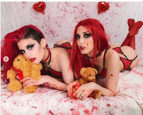 Niniah Wolfy ポルノスター 写真