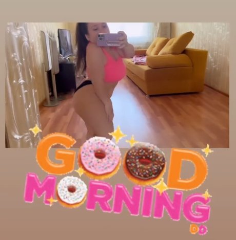 Saxarovagul アート女優 写真