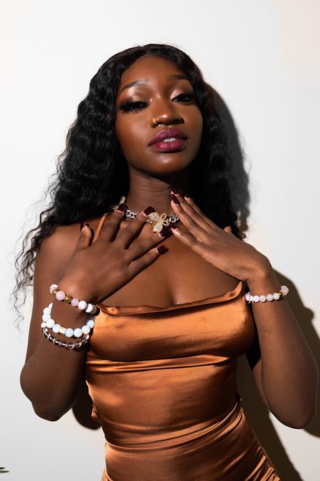 Manoujeanty セックス女優 ギャラリー