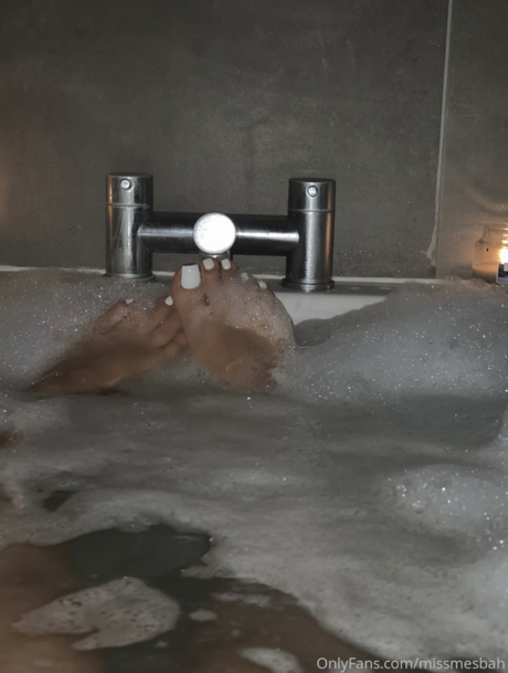 年配の熟女オンリーファンズ 美しいヌード 写真