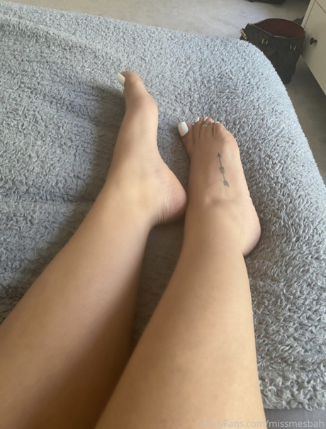 ヌード 屋外 OnlyFans ポルノグラフィック 画像