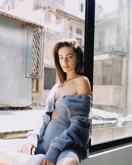 Yael Shelbia エロティックなポルノスター ギャラリー