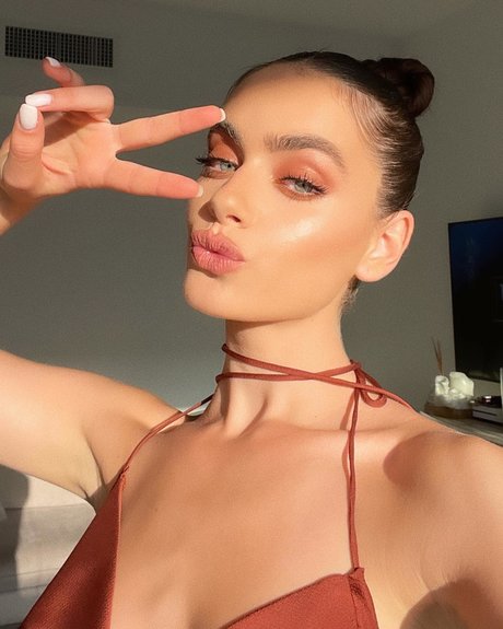 Yael Shelbia 最高のモデル 画像