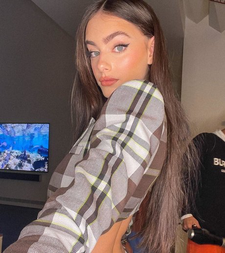 クーガーオンリーファンズ アートヌード 写真