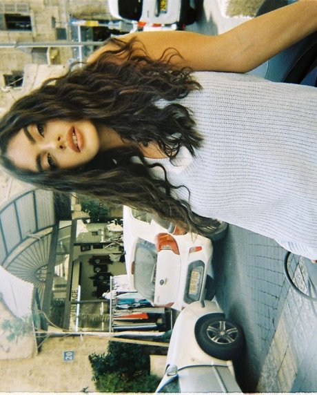 Yael Shelbia ポルノスター アート ギャラリー