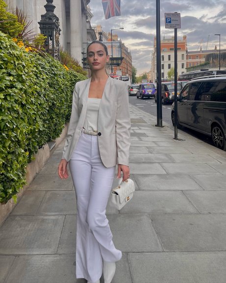 Yael Shelbia エロティックなポルノスター 写真