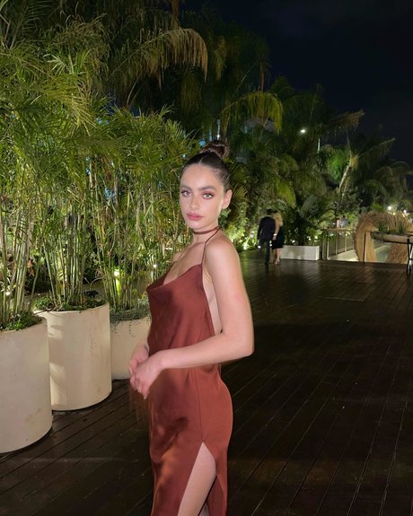 Yael Shelbia 裸のモデル 写真