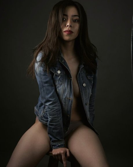 不明なファン セクシーヌード 写真