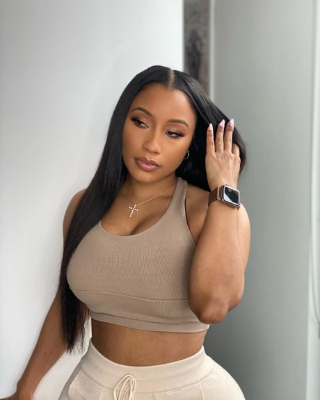 ブルネットの猫OnlyFans 可愛い 写真