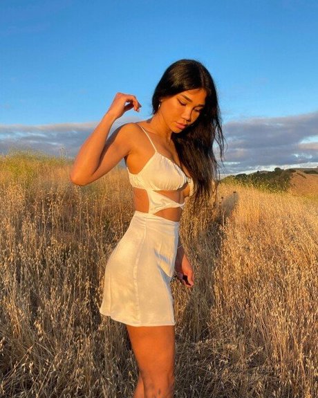 太めのブロンドオンリーファンズ セクシーヌード 画像