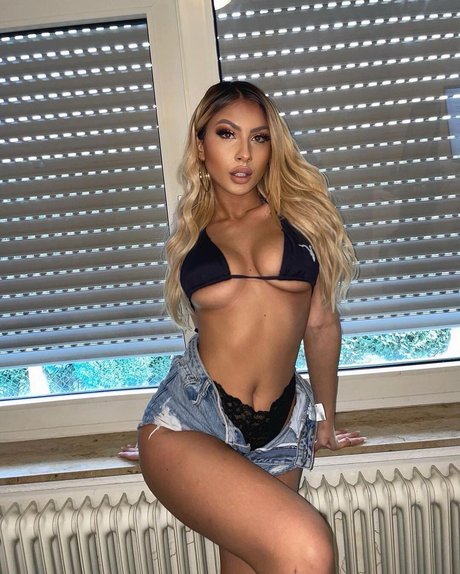 Vasilka Vazzzlegramm ホットモデル 画像