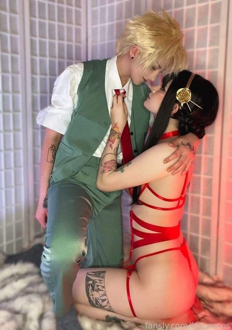 熟女クーガーオンリーファンズ アート裸 写真