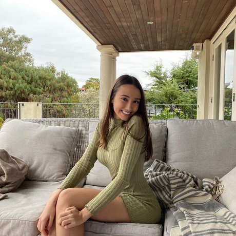 ティーンランジェリーOnlyFans アートヌード 画像