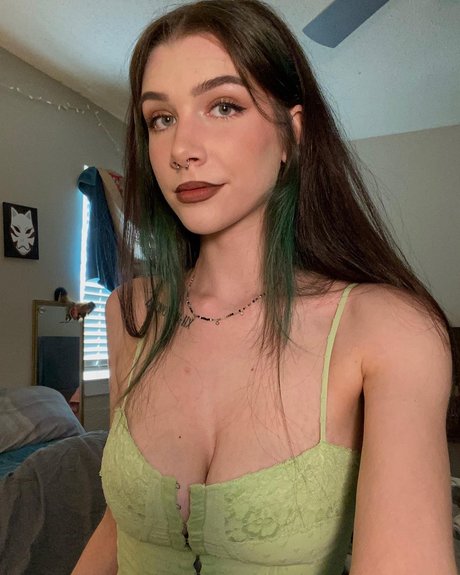 巨乳の黒人女性オンリーファンズ セクシー 写真