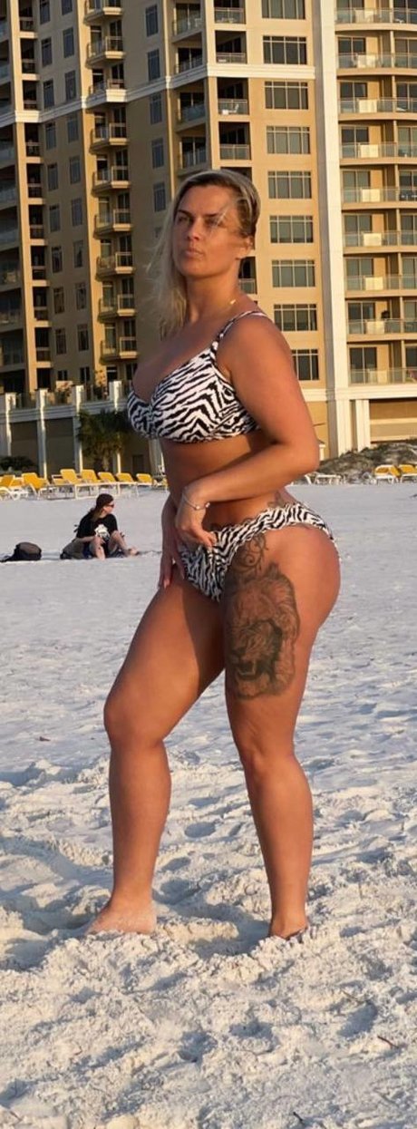 Amy Jackson セックスモデル 写真