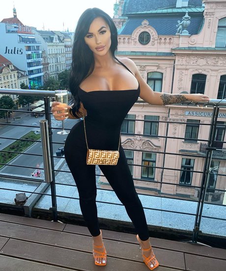 痩せたティーンのオンリーファンズ ポルノ ギャラリー