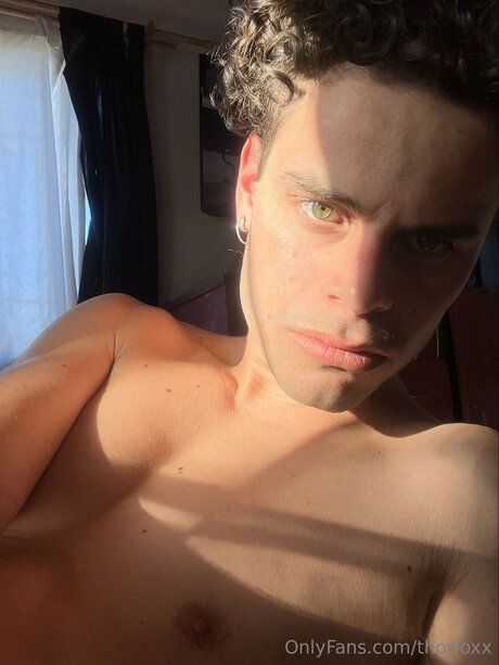 Thorfoxx 裸のモデル 写真