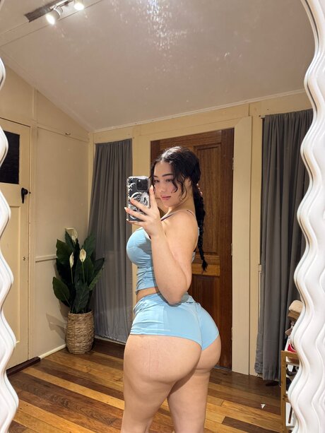 巨乳xxx onlyfans エロチック 画像