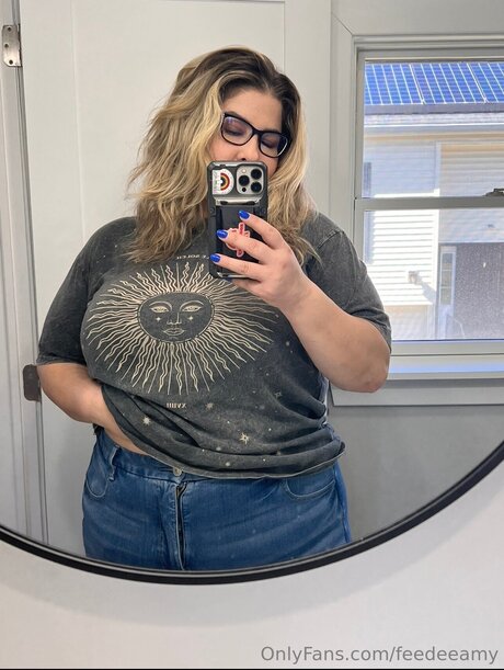 Feedeeamy エロティックモデル 写真
