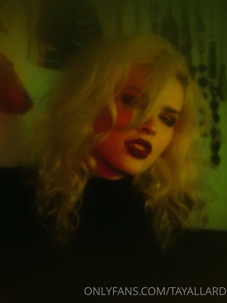 指マン マンコ OnlyFans アート裸 写真