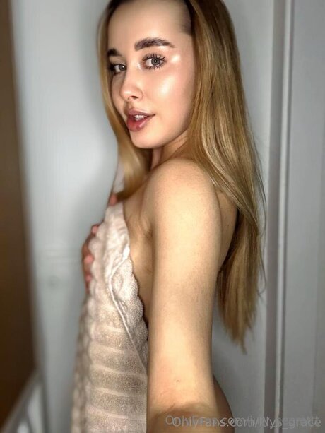 背が高くて巨乳のOnlyFans アートポルノ ギャラリー