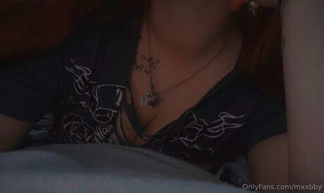 Mxxbby ポルノスター ヌード 写真