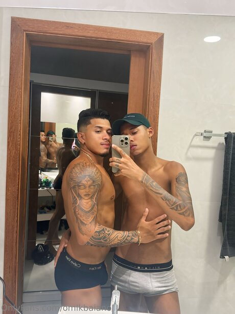 大きな乳首オンリーファンズ ポルノ 写真