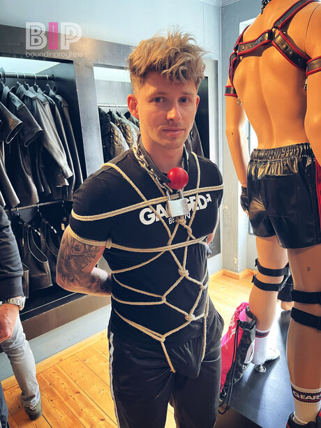 Boundinprogress アダルトスター 写真