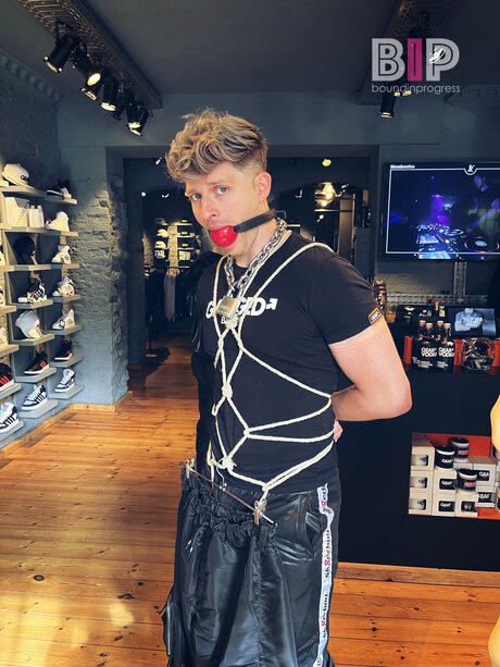 Boundinprogress 無料女優 写真