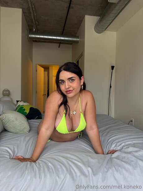 Mel Koneko セクシーモデル ギャラリー