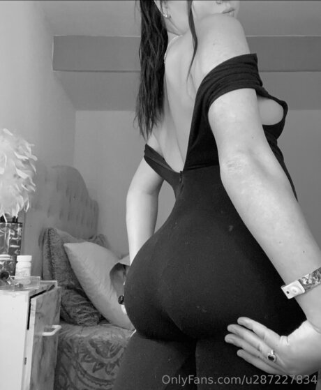 セクシーなドレスOnlyFans ヌード 写真