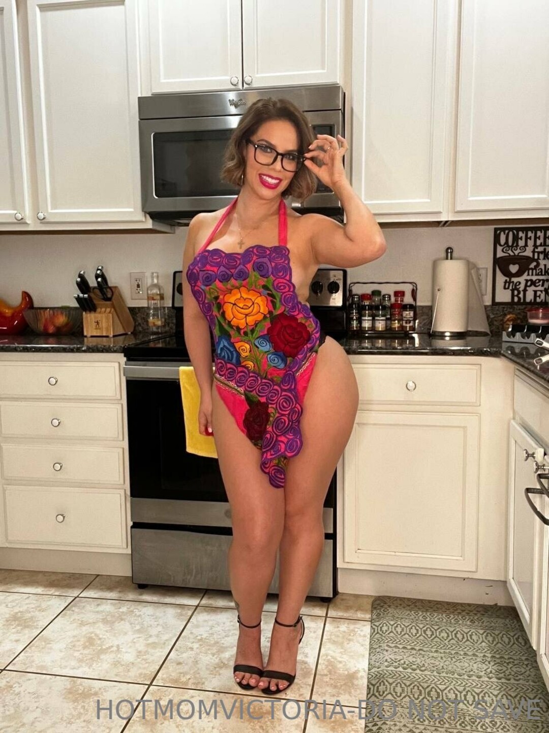 Victoria Valentin ヌードのポルノスター ギャラリー