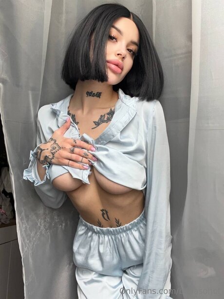 熟女の足オンリーファンズ セクシー裸 ギャラリー