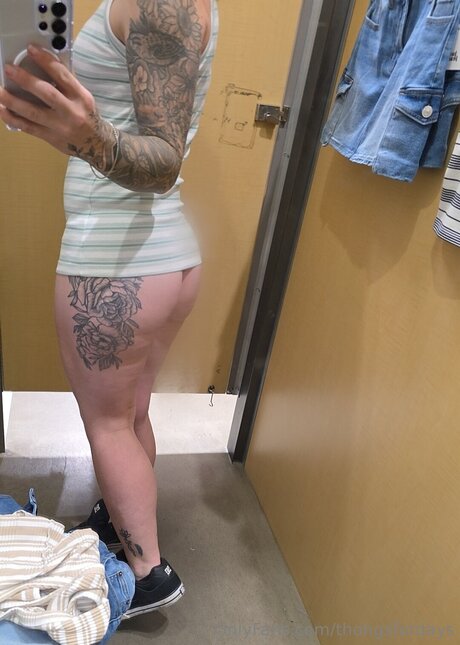 Thongsfordays ヌードのポルノスター 画像