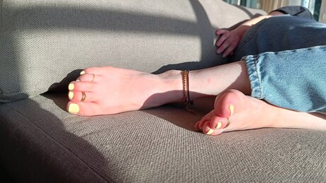 足ヌードオンリーファンズ エロチック 写真