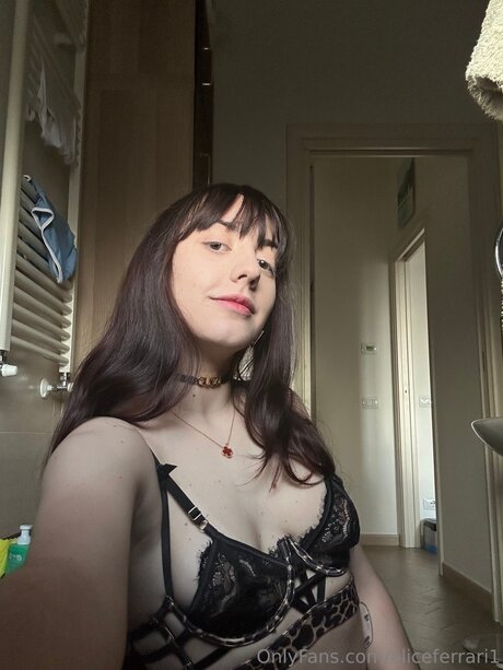 Aliceferrari1 セクシーなスター 画像