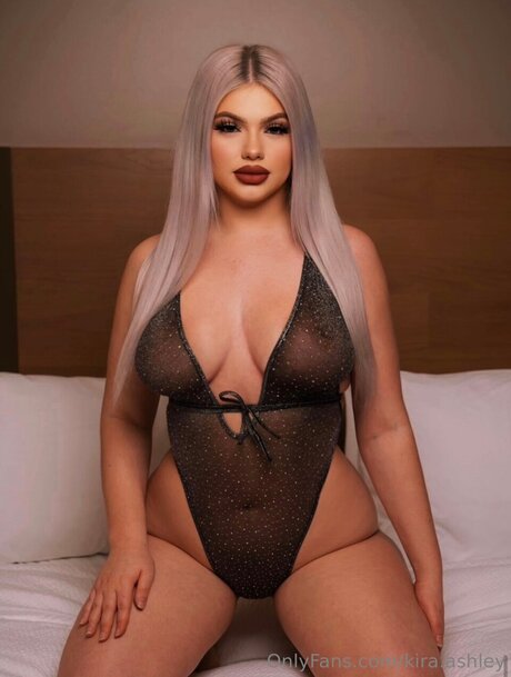 若い黒人女性オンリーファンズ ポルノ 画像