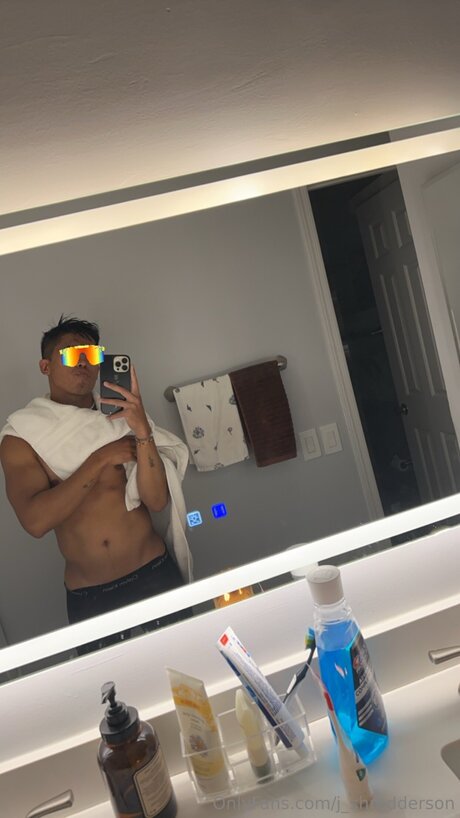 J Shredderson 裸モデル 写真