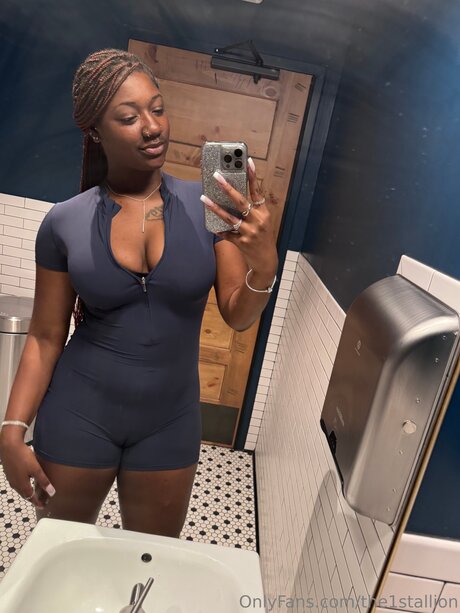 黒いお尻のオンリーファンズ アダルト無料 アーカイブ