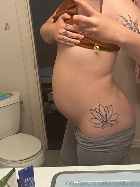 Therealdivinity セックス女優 写真