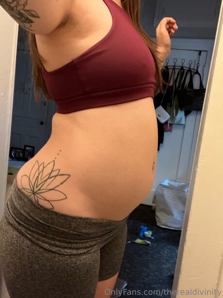 小さなお尻のOnlyFans 可愛い 画像