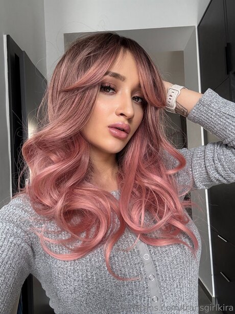 Transgirlkira アダルトスター 写真