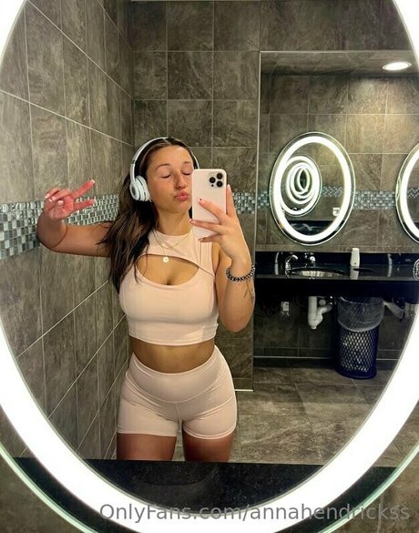 annahendrickss セクシーモデル 写真