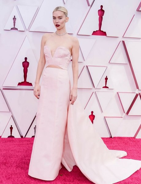 スターティーンオンリーファンズ セクシー裸 写真