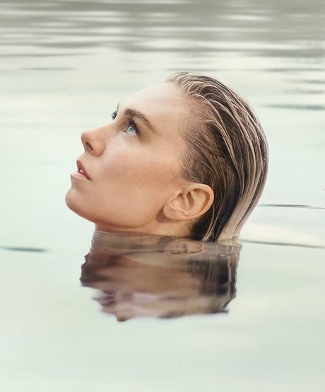 金髪美女オンリーファンズ アダルト 写真